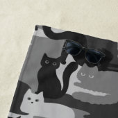 Gray Camouflage Cats Pattern Gray Kitty Cats Camou Strandtuch (Beispiel)