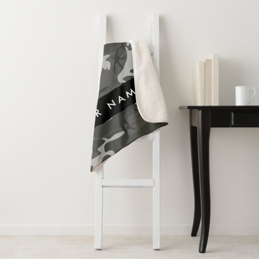 Gray Camouflage Pattern, Your name, Personalize Sherpadecke (Beispiel)