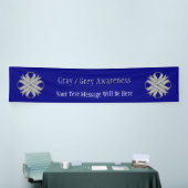 Gray Clover Ribbon von Kenneth Yoncich Banner (Messeveranstaltung)