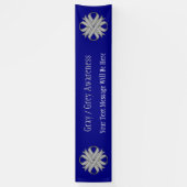 Gray Clover Ribbon von Kenneth Yoncich Banner (Vertikal)