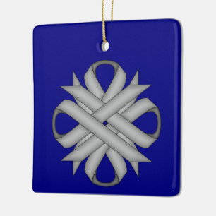 Gray Clover Ribbon von Kenneth Yoncich Keramikornament