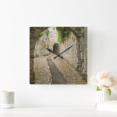 Gray Cobblestone Street, Frankreich Quadratische Wanduhr (Zuhause)