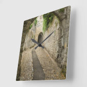Gray Cobblestone Street, Frankreich Quadratische Wanduhr (Winkel)