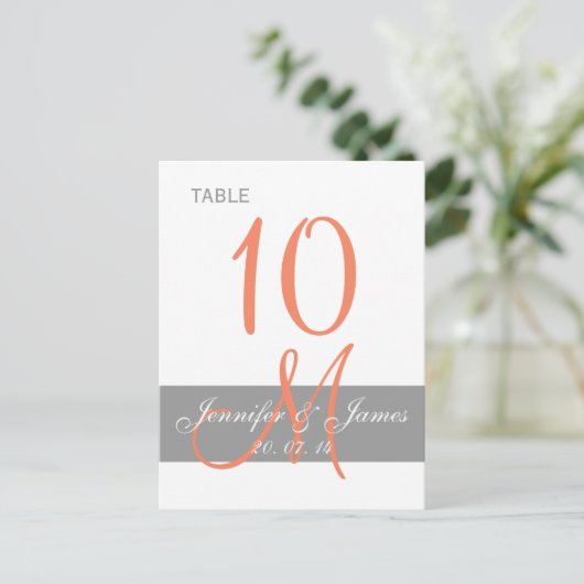 Gray Coral Monogram Wedding Table Card Postkarte (Stehend Vorderseite)