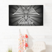 Gray Eagle mit zwei Heads Banner (Insitu)