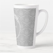 Gray Elegant Damask Personalisierte Latte Tasse (Rechts)