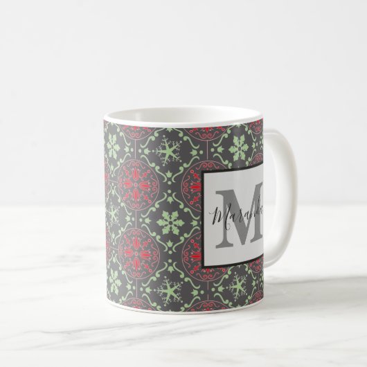 Gray Elegant Nordic Winter Snowflake Monogramm Kaffeetasse (VorderseiteRechts)