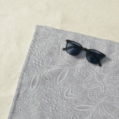 Gray floral Embossed Look Strandtuch (Beispiel)