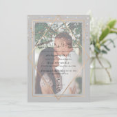 Gray Gold Confetti Border Foto Verlobung Einladung (Stehend Vorderseite)