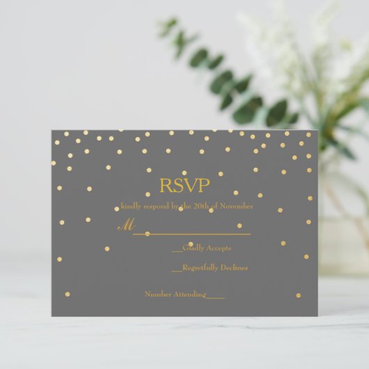 Gray & Gold Foil Confetti Dots Wedding RSVP Card (Stehend Vorderseite)