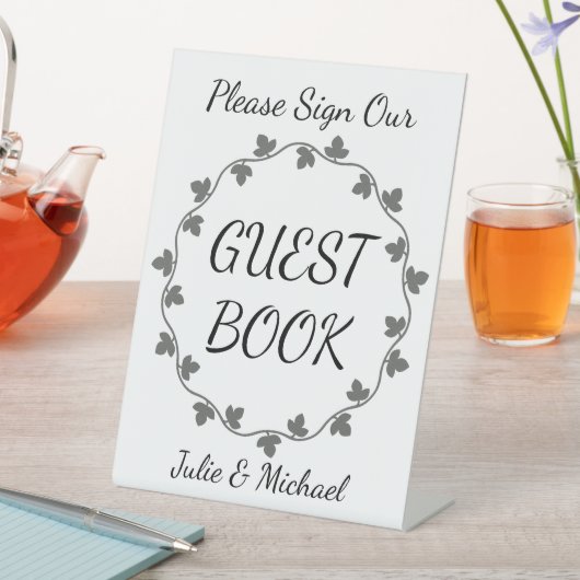 Gray Ivy Wreath Wedding White Guest Book Sockelschild (In Situ)