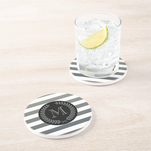 Gray Laurel Wreath Monogram Getränkeuntersetzer (Seite)