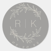 Gray Line Art Botanical Wreath Wedding Monogram Runder Aufkleber (Vorderseite)