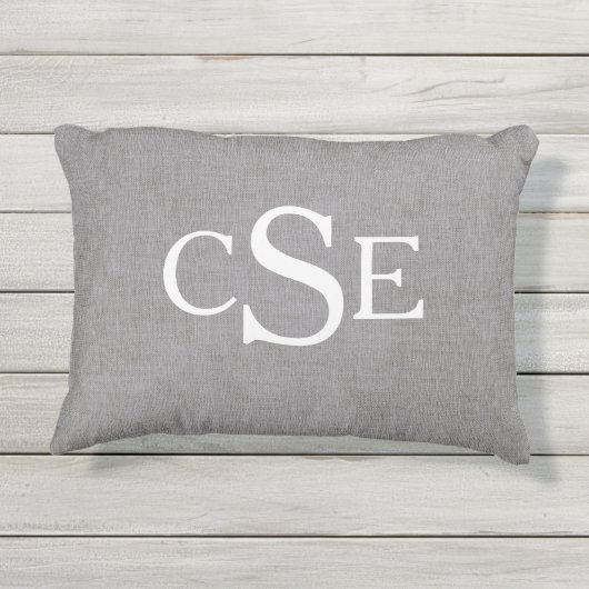 Gray Linen Initials Mr. und Mrs. Wedding Pillow Kissen Für Draußen (Rückseite)