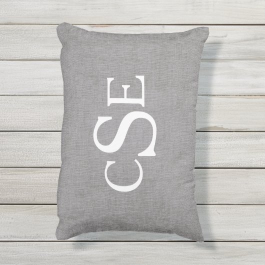 Gray Linen Initials Mr. und Mrs. Wedding Pillow Kissen Für Draußen (Rückseite(Vertikal))