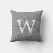 Gray Linen White Monogram Wedding Keepake Kissen (Rückseite)