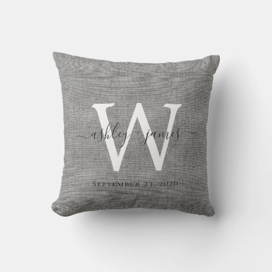Gray Linen White Monogram Wedding Keepake Kissen (Vorderseite)