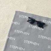 Gray minimalist custom name  strandtuch (Beispiel)