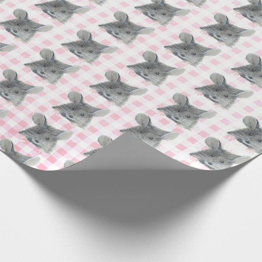 Gray Mouse auf Gingham Geschenkpapier (Ecke)