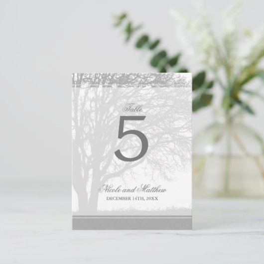 Gray Oak Tree Winter Wedding Tischnummer (Stehend Vorderseite)