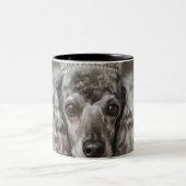 Gray Poodle als Prinzessin verkleidet Zweifarbige Tasse (Mittel)