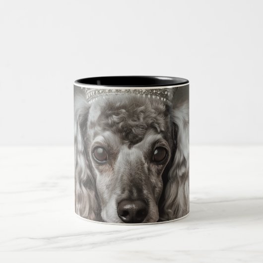 Gray Poodle als Prinzessin verkleidet Zweifarbige Tasse (Mittel)