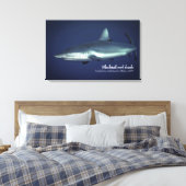 Gray Reef Shark in Yap Micronesia Leinwanddruck (Insitu (Schlafzimmer))