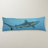 Gray Reefshark am Korallenriff von Yap Island | Seitenschläferkissen (Rückseite)