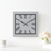 Gray Roman Numeral Quadratische Wanduhr (Zuhause)