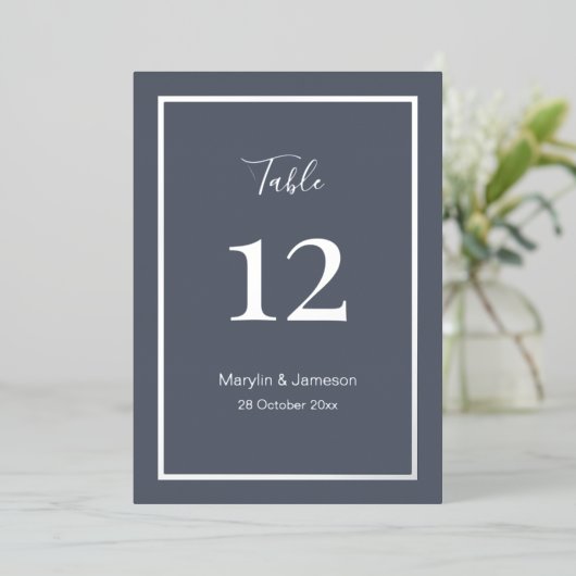 Gray Simple Minimalistisch Wedding Tischnummern (Stehend vorne)
