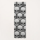 Gray Skull Pattern – Minimal Gothic Design Yogamatte (Vorderseite)