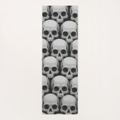Gray Skull Pattern – Minimal Gothic Design Yogamatte (Rückseite)