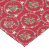 Gray Star Red Robin Wreath Weihnachten Tischdecke (Schrägansicht)