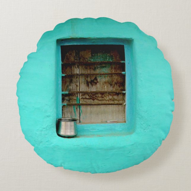 GRAY STEEL CONTAINER ON WINDOW WITH TEAL PAINT RUNDES KISSEN (Vorderseite)