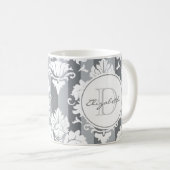Gray Stripe Damask Mit Monogramm Tasse (VorderseiteRechts)