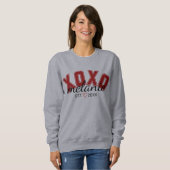 Gray Sweatshirt mit Universitätsabschluss und Skri (Vorne ganz)