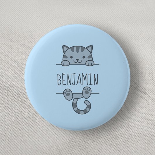 Gray Tabby Cat Peeking hinter Individuelle Name Bl Button