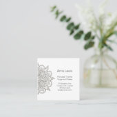 Gray Tones Floral Mandala Square Business Card Quadratische Visitenkarte (Stehend Vorderseite)