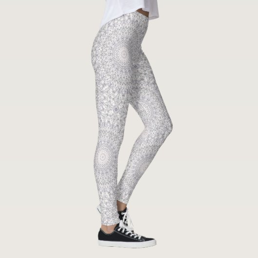 Gray und Lilac Mandala Pattern Leggings (Rechts)