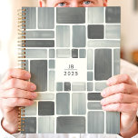 Gray Watercolor Geometric 2025 Monogram Planer<br><div class="desc">Mit diesem modernen und künstlerischen Planer, der ein einzigartiges geometrisches Muster mit grauen Aquarellwinkeln aufweist, ist die Organisation einladend. Personalisieren Sie es mit Ihrem Monogramm für eine anspruchsvolle Touch. Dieser Planer eignet sich hervorragend für den behalt von Terminen, Terminen und all Ihren wichtigen Terminen im Jahr 2025. Mit seinem zeitgenössischen...</div>
