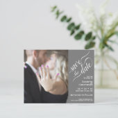 Gray Wedding Save the Date Foto & Calligrafy Ankündigungspostkarte (Stehend Vorderseite)