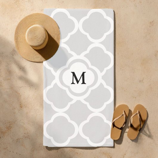 Gray White Quatrefoil Pattern Monogrammed Strandtuch