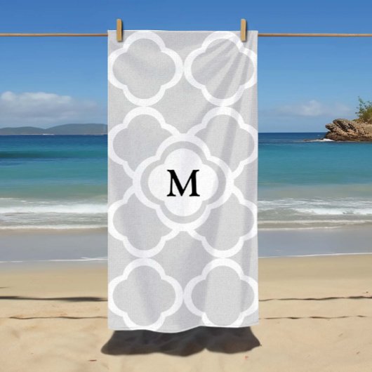 Gray White Quatrefoil Pattern Monogrammed Strandtuch