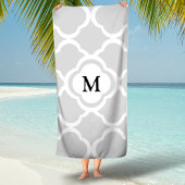 Gray White Quatrefoil Pattern Monogrammed Strandtuch