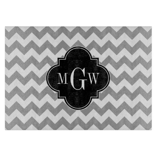 Gray WhZickzack Black Quatrefolie 3 Monogramm Schneidebrett (Vorderseite)