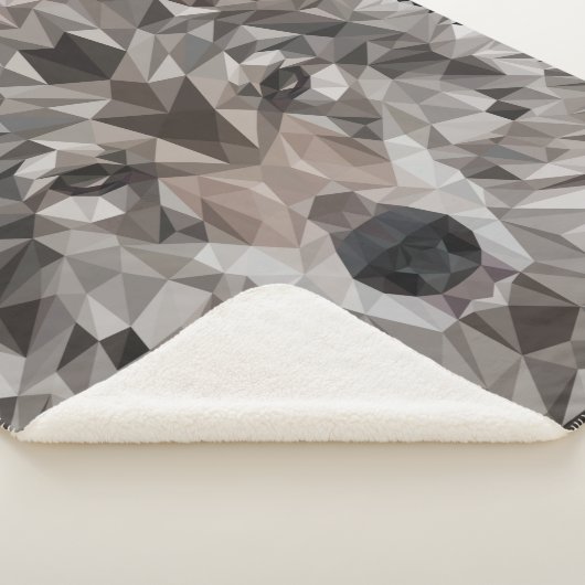 Gray Wolf Geometric Portrait Sherpadecke (3/4)