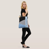 Gray Zigzag, grau Zickzack, blau, Ihr Name Tasche (Am Model)