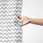 Gray Zigzag, grau Zickzack, geometrisches Muster Schal<br><div class="desc">Elegant,  stylish and sophisticated zigzag (chevron) pattern in gray and white color. Modern and trendy gift,  perfekt for the zigzag lover in your life.</div>