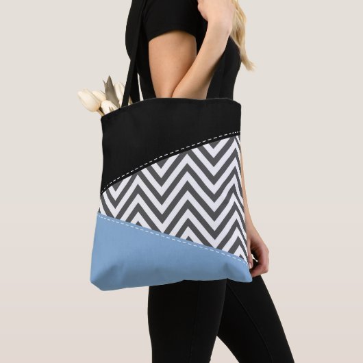 Gray Zigzag, grau Zickzack, Zigzag Muster, blau Tasche (Von Nahem)