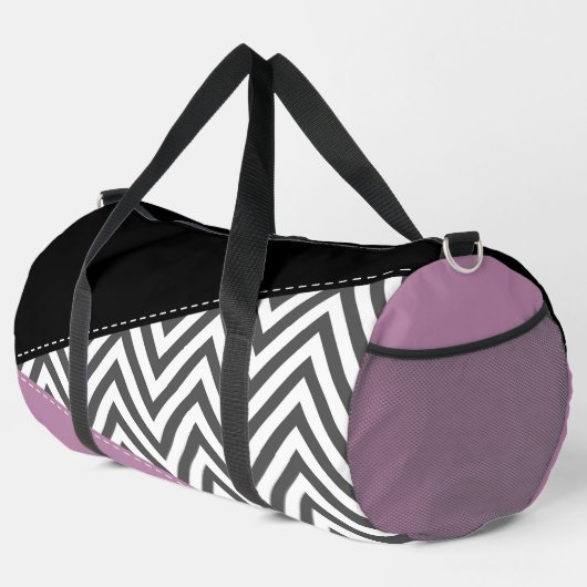 Gray Zigzag, grau Zickzack, Zigzag Muster, Lila Duffle Bag (Rechte Ecke)